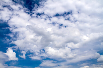 Fototapeta premium Beautiful blue sky and clouds natural background