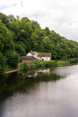 Fototapeta na wymiar house on the river