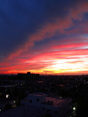 Fototapeta na wymiar 秋の首都圏の街の夕焼け空風景