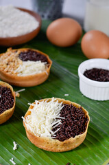 Martabak Terang Bulan mini, martabak manis mini or mini sweet martabak (mattabak), is Indonesian popular street food, made from flour, egg, yeast, topped with peanuts with chocolate
