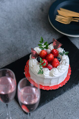 いちごと生クリームのショートケーキ　ホールケーキ