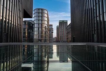 Reflection of office buildings in Düsseldorf media harbor © VideoMeile
