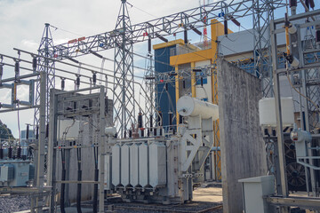 High voltage electric power plant current distribution substation