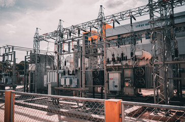 High voltage electric power plant current distribution substation