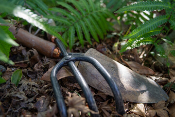 スコップと鋤鍬（ESG・ECO）