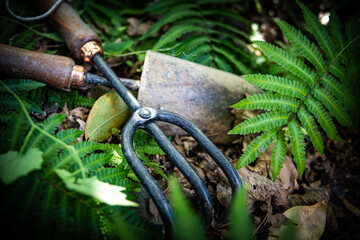 スコップと鋤鍬（ESG・ECO）