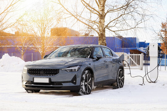 Polestar 2 electric car charging battery. The Polestar 2 is a battery electric 5-door liftback produced by Volvo under its Polestar sub-brand. 