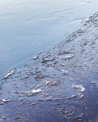 Obraz premium Thin ice on the river in the sunlight. Texture.