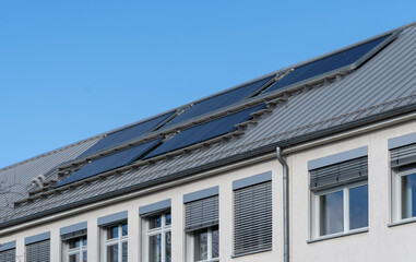 Fototapeta na wymiar solar thermal system on a roof of a building, blue sky 