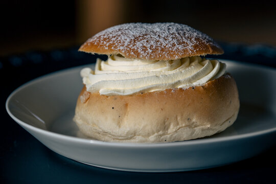Close up of semel  bun
