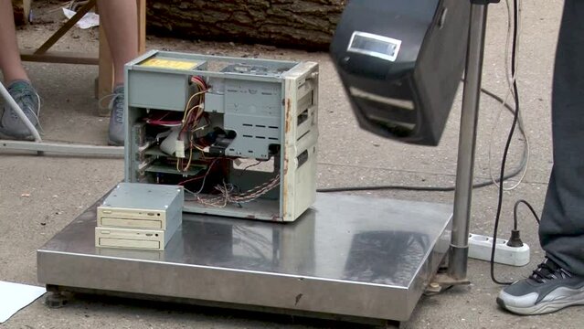 Electronic parts for recycling.
Electronic garbage recycling factory. E-waste, Used electronics, Electronic scrap components, harmful materials. Recycling and disposal of e-waste. Defective.