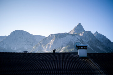 A wonderful mountain landscape with mountain peaks and a direct view of the Alps and the Zugspitze....