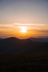 Obraz premium closeup view of sunset in mountains