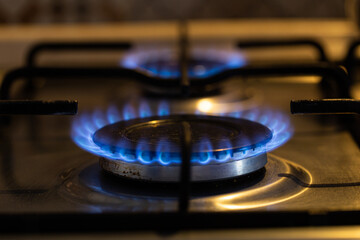 gas stove burner, Burning Gas Stove: Hazardous Cooking Conditions