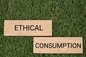 ETHICAL　CONSUMPTIONと書かれた積み木