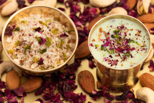 Kesariya Thandai Or Kesaria Sardai - Traditional Indian Sweetened Refreshing Milk Flavored Beverage, Masala Drink Widely Enjoyed On Indian Festival viz. Holi, Diwali, Holla Mahalla And Maha Shivaratri
