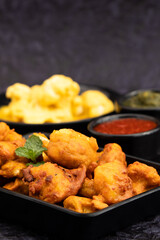 Namkin Gobi Pakoda Also Called Gobhi Pakora, Pakodi, Fakkura, Bhajiya, Bhajji, Bhaji, Ponako, Bajji Are Tea Time Indian Snacks Made Of Cauliflower Florets Marinated Tossed In Gram Flour Batter, Masala