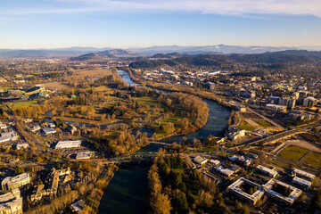 Fototapeta na wymiar aerial view over the Willamette river and Eugene Oregon 