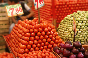 Pyramids of fresh tomatoes