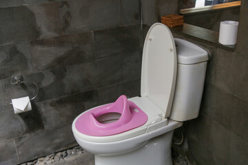 Children's toilet bowl adapter