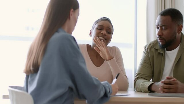 Relationship crisis. Emotional african american woman complaining about her boyfriend indifference to psychotherapist