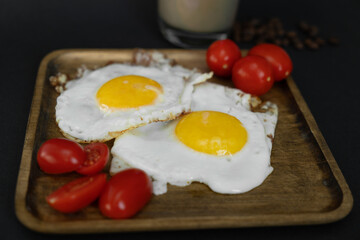 Fried eggs with tomatoes
