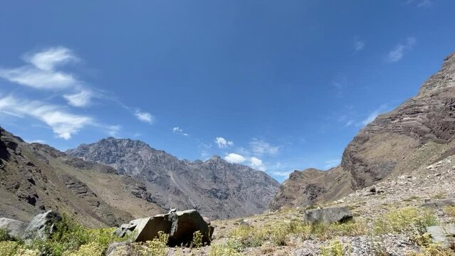 Paso de nuves, Sector Caj&oacute;n del Estero El Pe&ntilde;&oacute;n, Los Andes, Chile