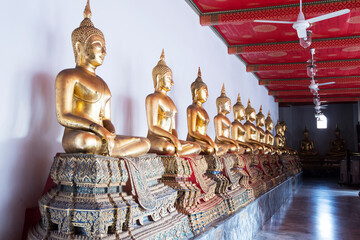 Golden Buddha statues in Wat Pho, Bangkok - obrazy, fototapety, plakaty