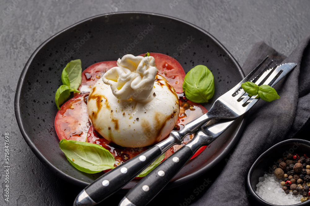 Sticker burrata cheese, tomatoes and basil