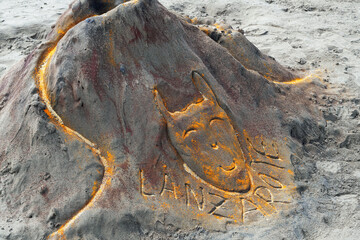 Bild des Luzifer in Sand gestaltet
