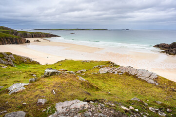 Fototapeta na wymiar Beautiful white sand beach in the north of Scotland, United Kingdom
