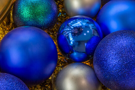 Christmas Bubbles" Bilder – Durchsuchen 467 Archivfotos, Vektorgrafiken und  Videos | Adobe Stock