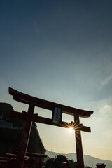 日本　山口県長門市にある元乃隅神社の正面の鳥居