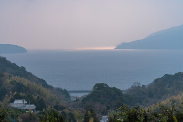 Obraz premium 日本 山口県の周防大島の町並みとみかん畑