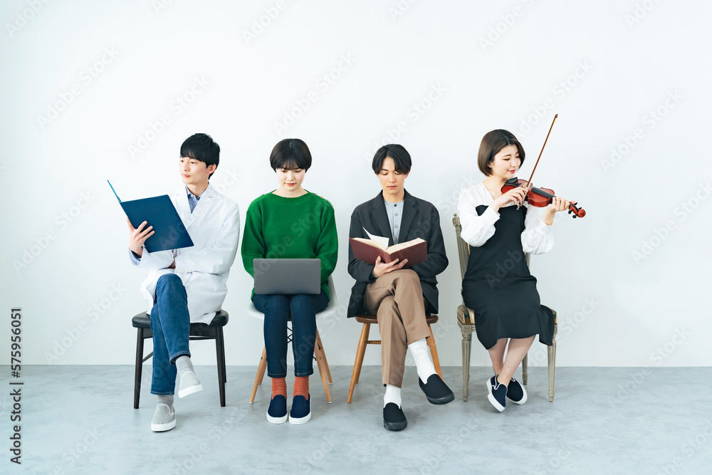 Poster 様々な分野の学生グループ　理系　it系　文系　芸術系