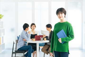 若い男女グループ　Z世代