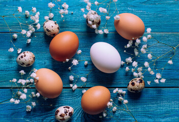 Simple easter eggs, quial eggs on wooden background
