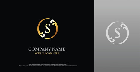 Naklejka premium Letter S Logo With Luxury Ornament