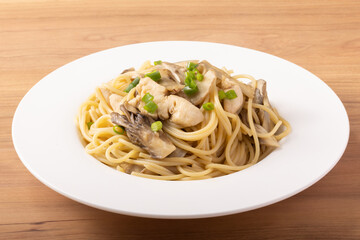 鶏胸肉と舞茸のバター醤油パスタ