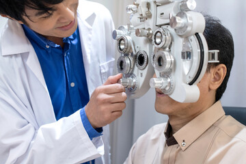 Optometrist uses ophthalmological diagnostic equipment to test the vision of an elderly man, Professional medical machine, diagnostic ophthalmology equipment, selective focus - obrazy, fototapety, plakaty