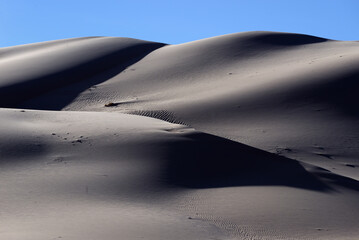 SAND DUNES IN THE SAHARA DESERT AROUND DJANET OASIS IN ALGERIA