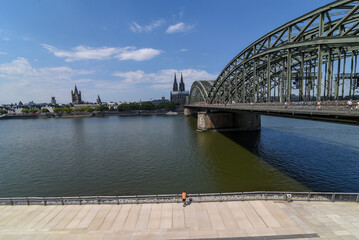 bridge over the river thames