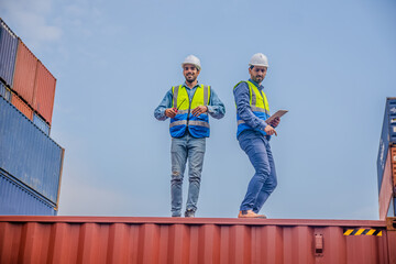 Obraz premium Team Engineers are inspecting the transportation of cargo with containers inside the warehouse. Container in export and import business and logistics.