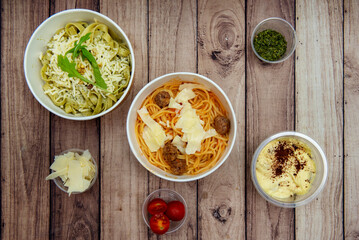A recipe for assorted pastas in home delivery containers