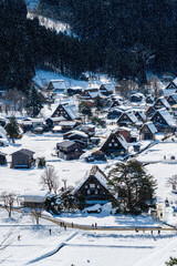 Village de Shirakawa-go, dans la préfecture de Gifu. Le village historique est inscrit au patrimoine mondial de l'humanité