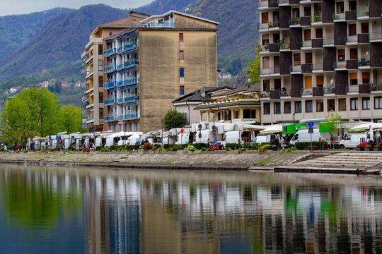 Marktst&auml;nde in Omegna, Italien