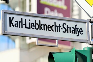 Straßenschild Karl-Liebknecht-Straße in Berlin Mitte