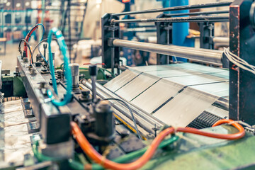 machine for adjusting and dosing plastic packaging for distribution