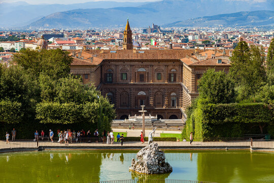 People in front of the Palazzo Pitti in Florence, Italy