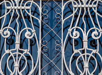Schmiedeeisernes Fenstergitter
